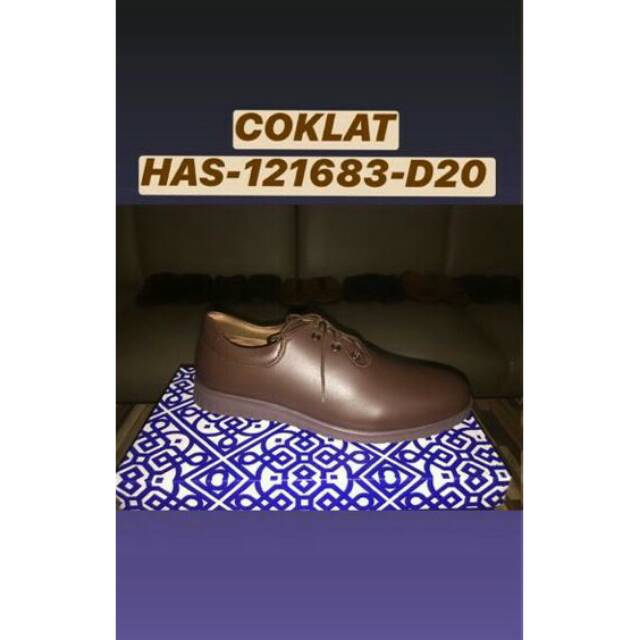 Sepatu pria yongki komaladi