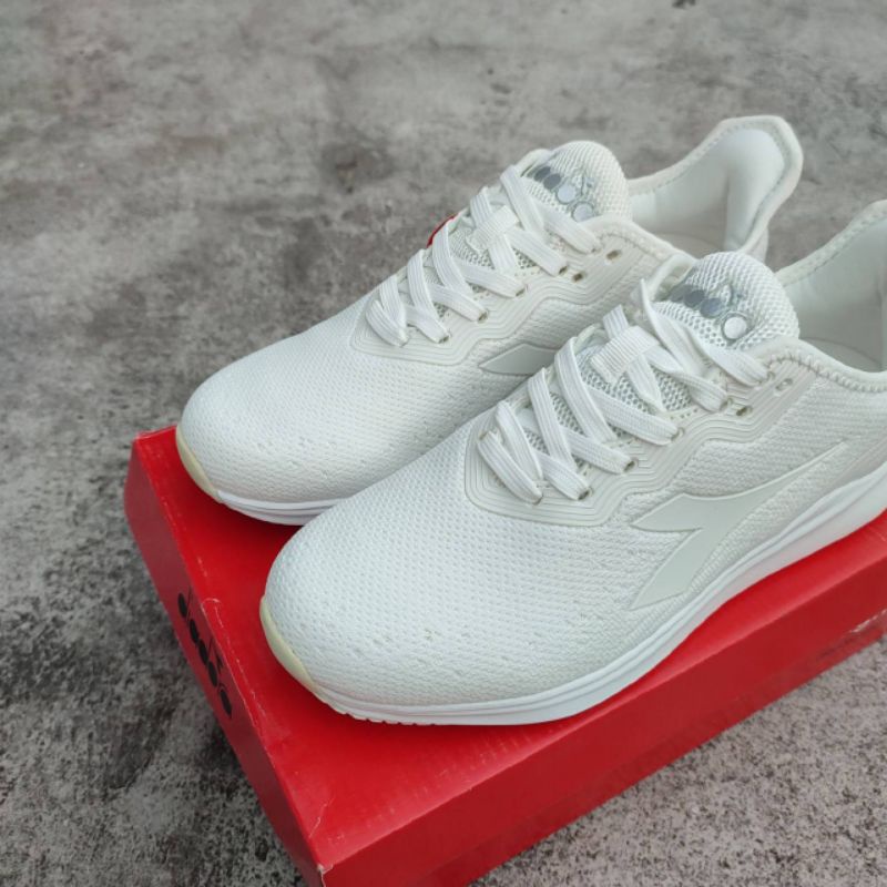 diadora zelindo white