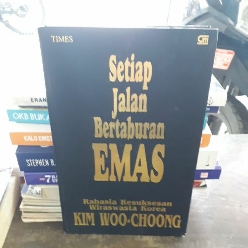 

BUKU ORIGINAL SETIAP JALAN BERTABURAN EMAS