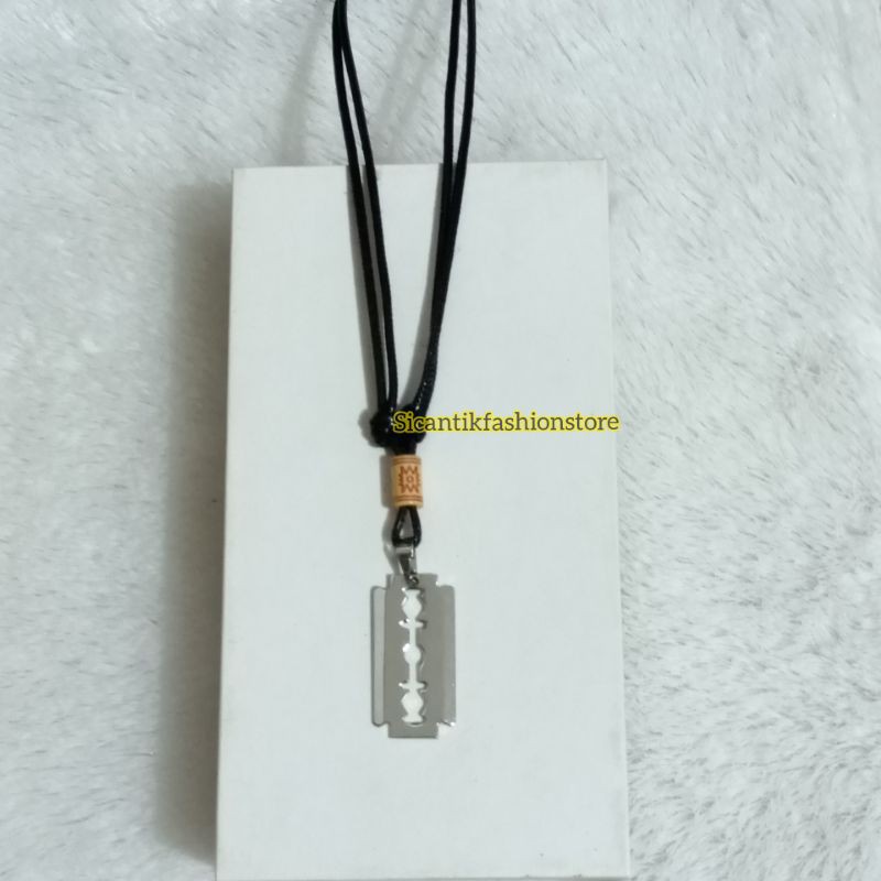 kalung tali bandu pria Silet stainless anti karat Terlaris Fashion pria liotin silver silet BAGUS