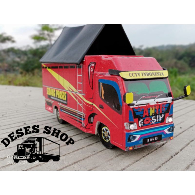 miniatur truck oleng BISA CUSTOM FOTO DAN NAMA DI PINTU BELAKANG