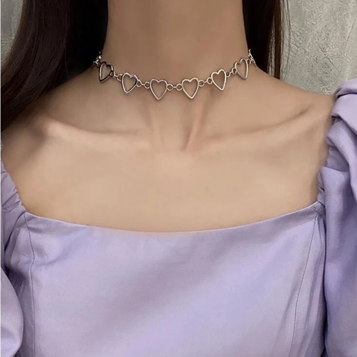 Kalung Choker Liontin Bentuk Hati Hollow Bahan Metal Gaya Punk Hip-Hop Vintage Untuk Wanita
