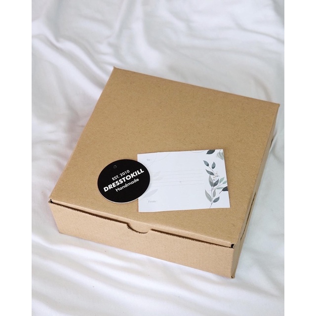 

packing box + bubble wrap