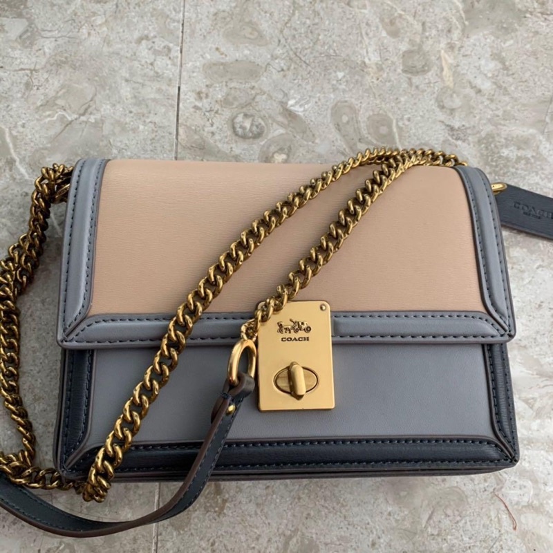 Coach Hutton Shoulder Bag In Colorblock (89070)