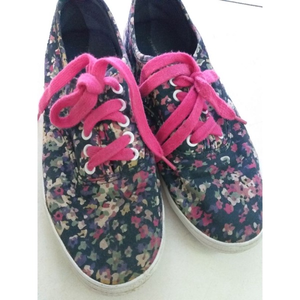 Preloved Sepatu City Sneaks by Payless / Sneakers Wanita / Sepatu Wanita / Sepatus Kets Wanita