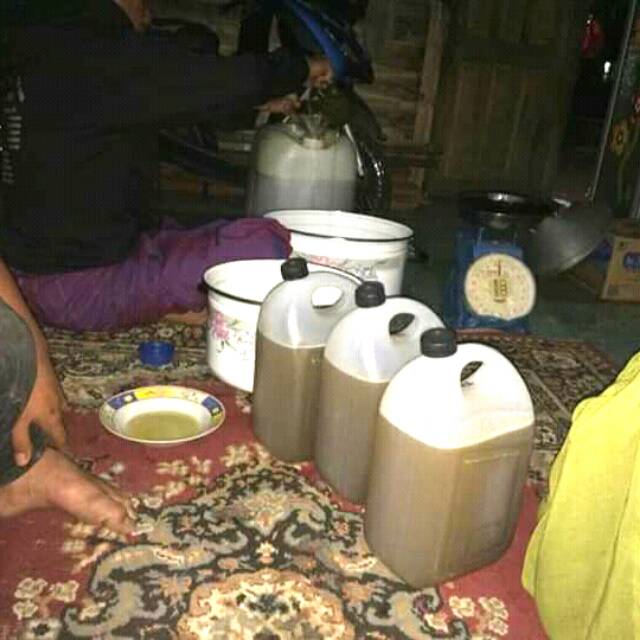 

MADU LEBAH ASLI 1 Botol Sirup Kurnia ( 8 Ons / 800gr )