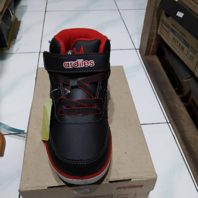 Sepatu sekolah anak model boot ardiles