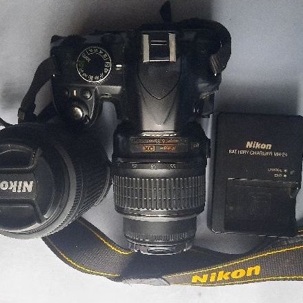 Camera DSLR Nikon D3100