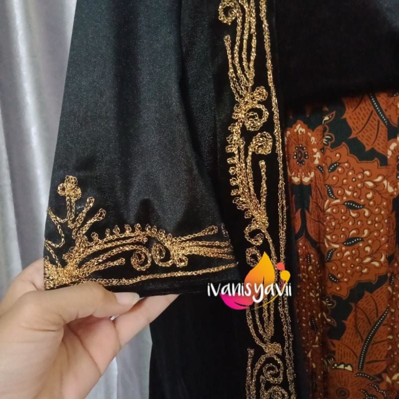 Kebaya Bludru Panjang - Bordir Stik, Model Kutubaru