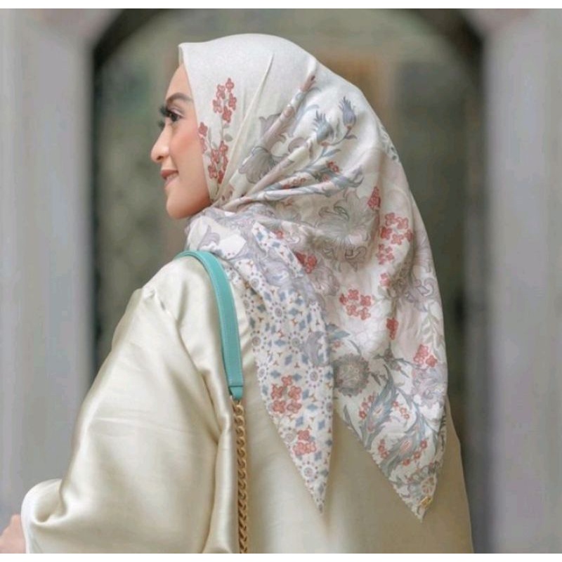 Topkapi Ivory Buttonscarves