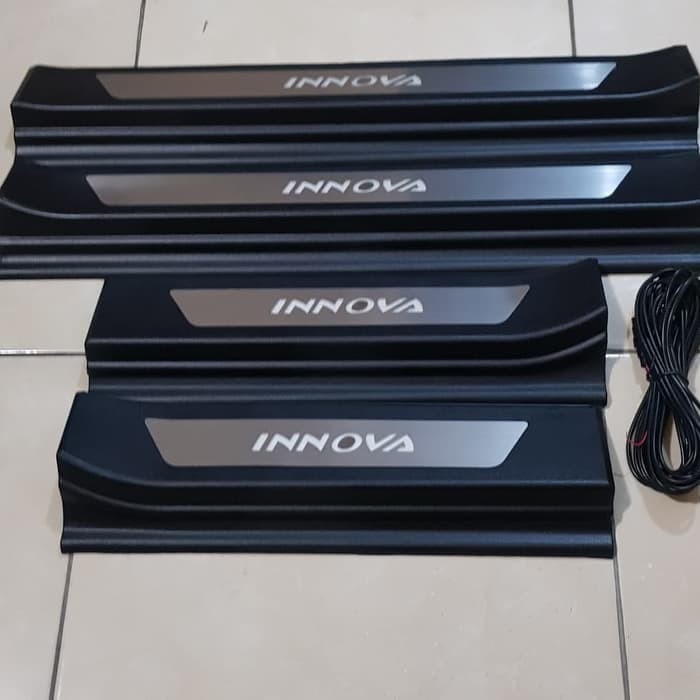 Sill Plate Samping Lampu LED Mobil Toyota Innova Reborn