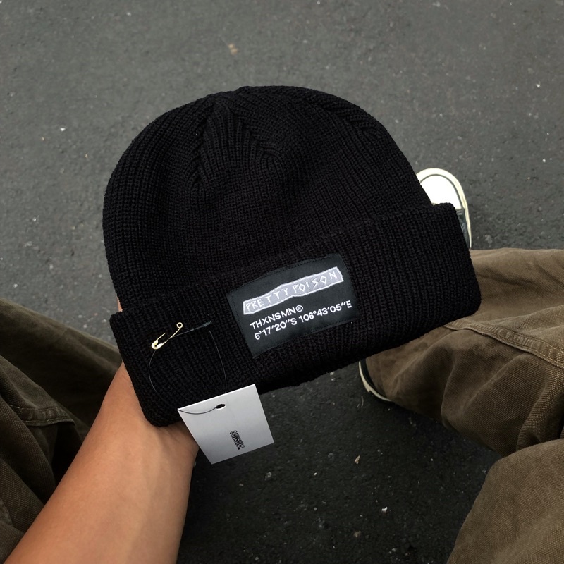 BEANIE PRETTY POISON X THANKSINSOMNIA “SENECIO” BLACK