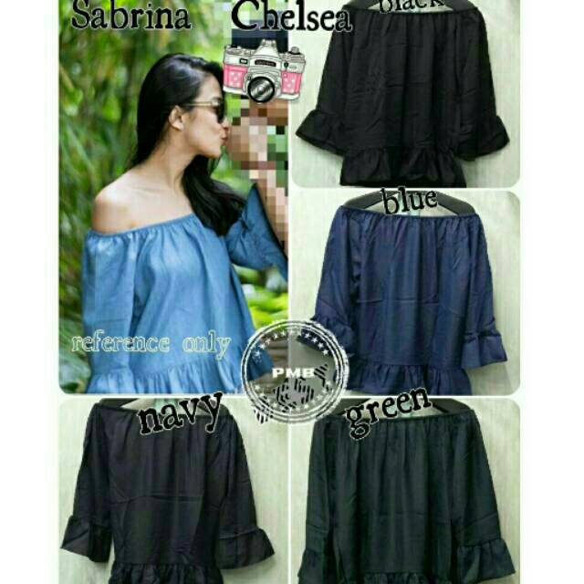 blouse Sabrina lengan panjang.