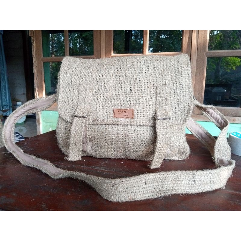 tas slempang goni klasik