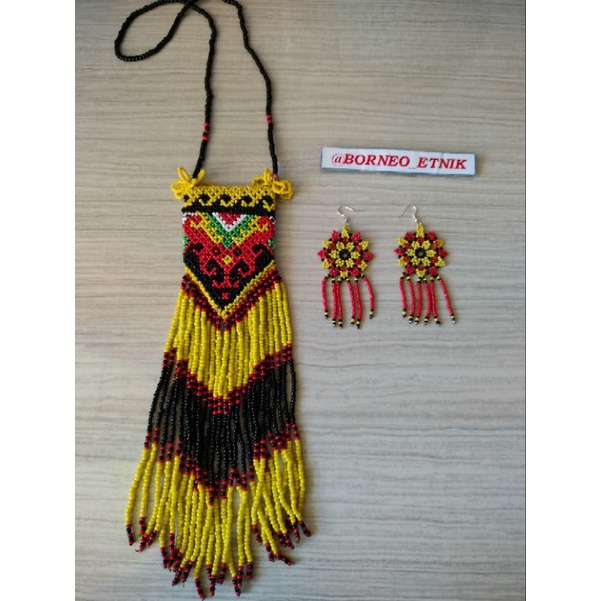satu set kalung dayak dan anting manik dayak etnik tradisional unik aksesoris unik etnik dayak akses