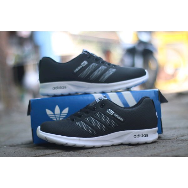 SEPATU OLAHRAGA ADIDAS NEO HITAM PUTIH