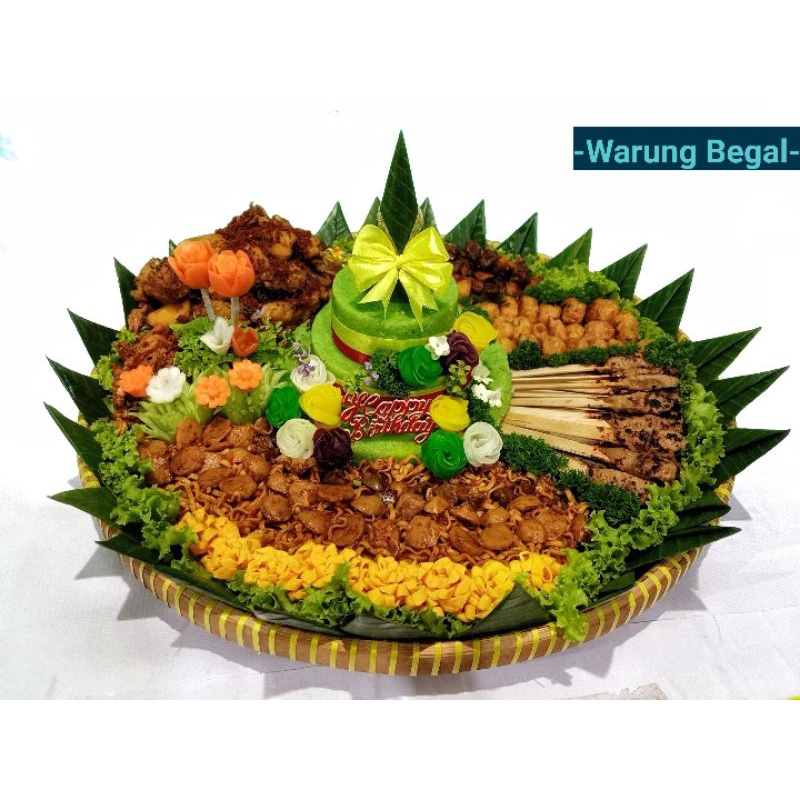 

Tumpeng nasi pandan porsi 25 orang