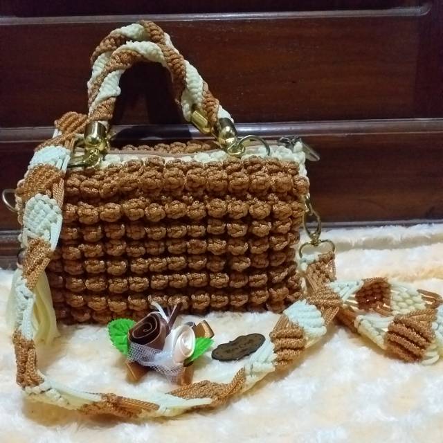 

Tali kur motif stroberry