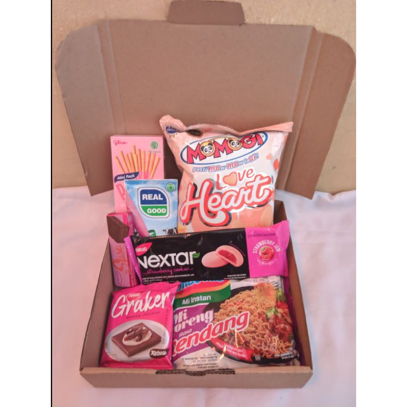

GIFT BOX BIRTHDAY / GRADUATION / ANNIVERSARY / SNACK BOX HAMPERS (FREE GRETING CARD DAN BUBLE WRAP)