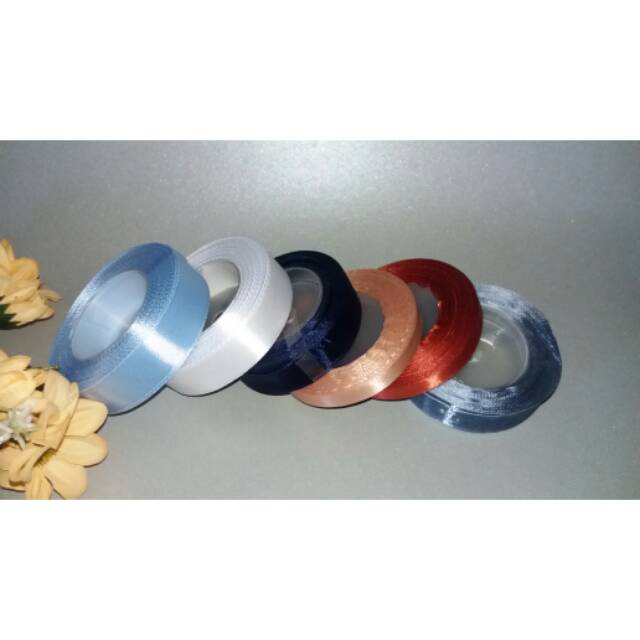

Pita satin bahan hias hantaran