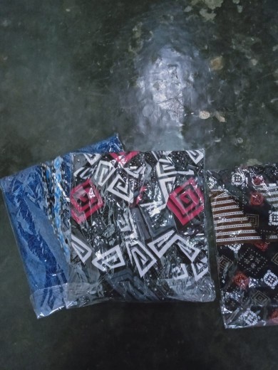 Aneka Kemeja Batik Berbagai Motif Dan Warna Terhizt
