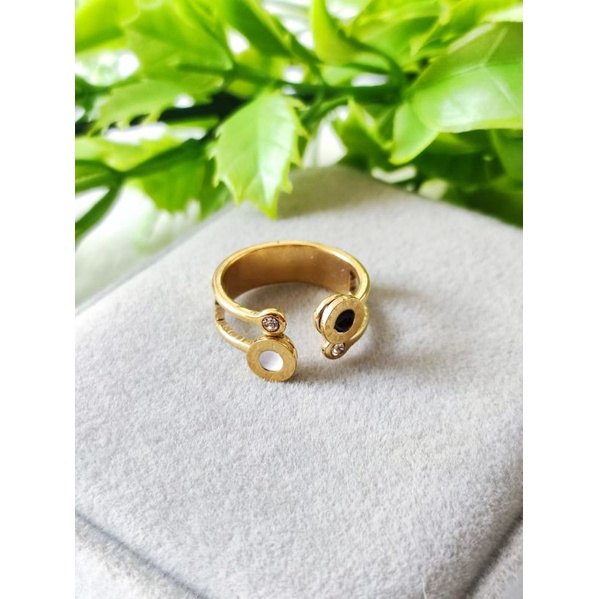 Cincin Fashion Titanium Warna Emas Wanita X2