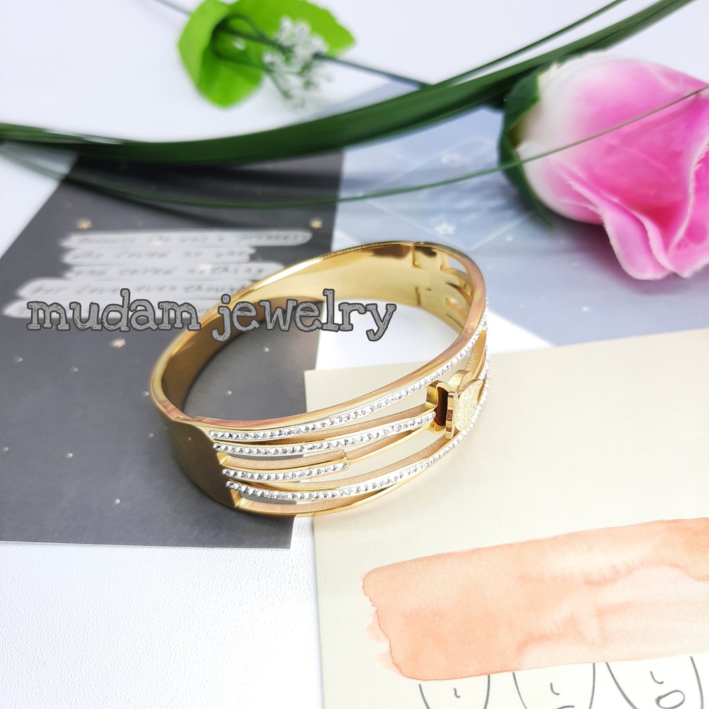 Gelang Bangle Titanium Desain Kupu-Kupu Dengan Taburan Diamond Artifisial Model Mewah