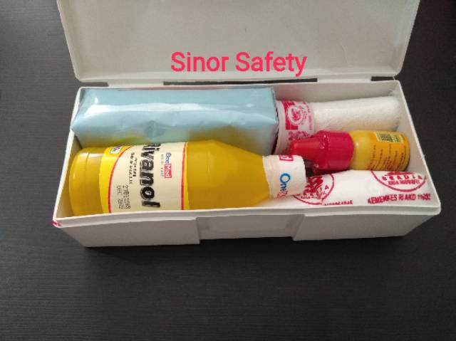 KOTAK P3K KOTAK OBAT KOTAK P3K MOBIL