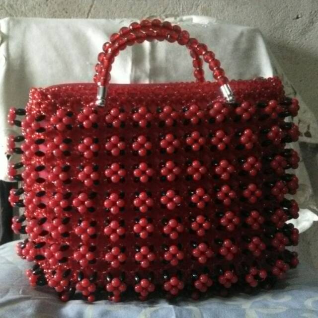 Tas wanita handmade dari manik-manik