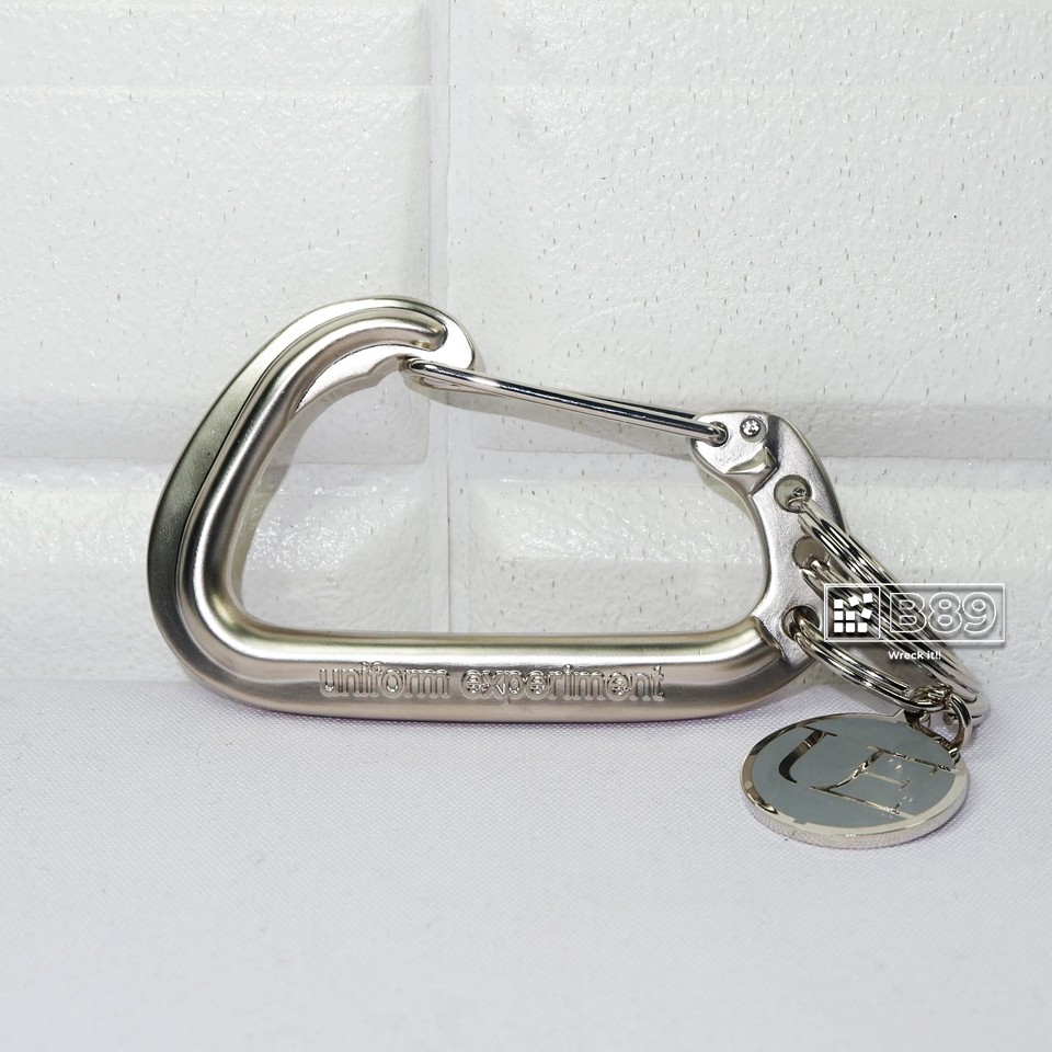 GANTUNGAN KUNCI FRAGMENT DESIGN X UNIFORM EXPERIMENT CARABINER ORiGINAL - SILVER