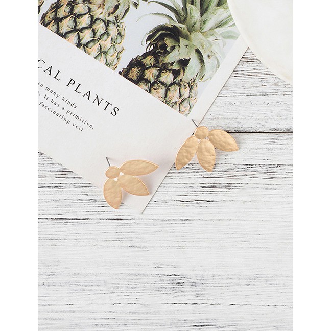 LRC Anting Tusuk Fashion Gold Leaf Alloy Earrings F78994