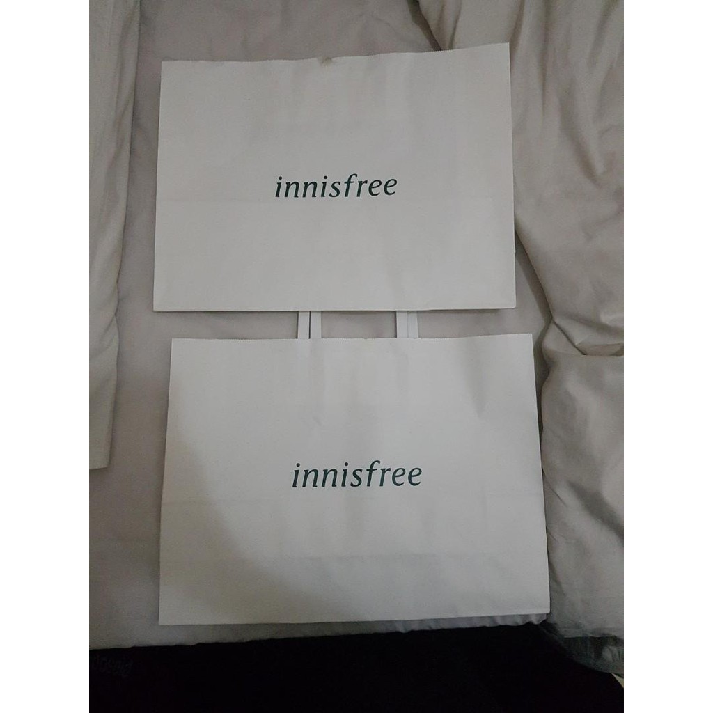 

INNISFREE Paper Bag / L / White (36 x 11 x 26,5 cm)