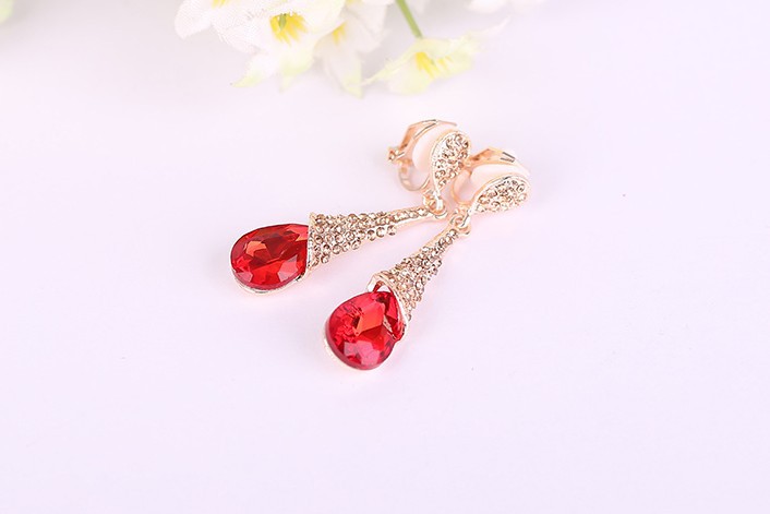 Anting Klip Bentuk Water Drop Aksen Kristal Warna Merah Biru Untuk Wanita