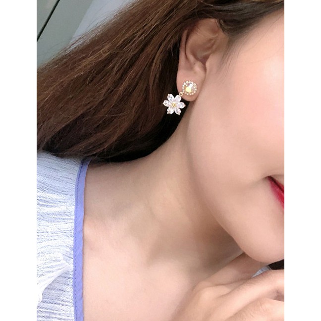 LRC Anting Tusuk Fashion Diamond Flower Alloy Earrings K69696