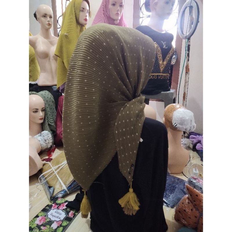 segiempat plisket polkadot kecil ori azara