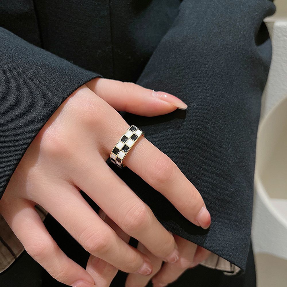 Cincin Jari Bentuk Kotak Motif Kotak-Kotak Warna-Warni Gaya Punk Vintage Korea Untuk Wanita