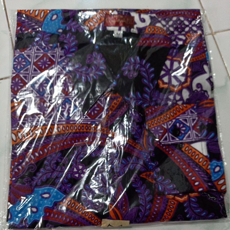 KUPU UNGU RAJASAKTI KEMEJA BATIK SOLO PRIA LENGAN PANJANG LAPIS FURING ATASAN BATIK PREMIUM MODERN KATUN HALUS BAHUWIRYA  BANAMITRA BANAMITRA PUTIH BANGSAWAN BAYU PUTRA BERLIAN BIRU BHARATAYUDA BIMASENA BIRENDRA BIRU INDAH BRAHMAKERTA BRAHMAKERTA MERAH SM