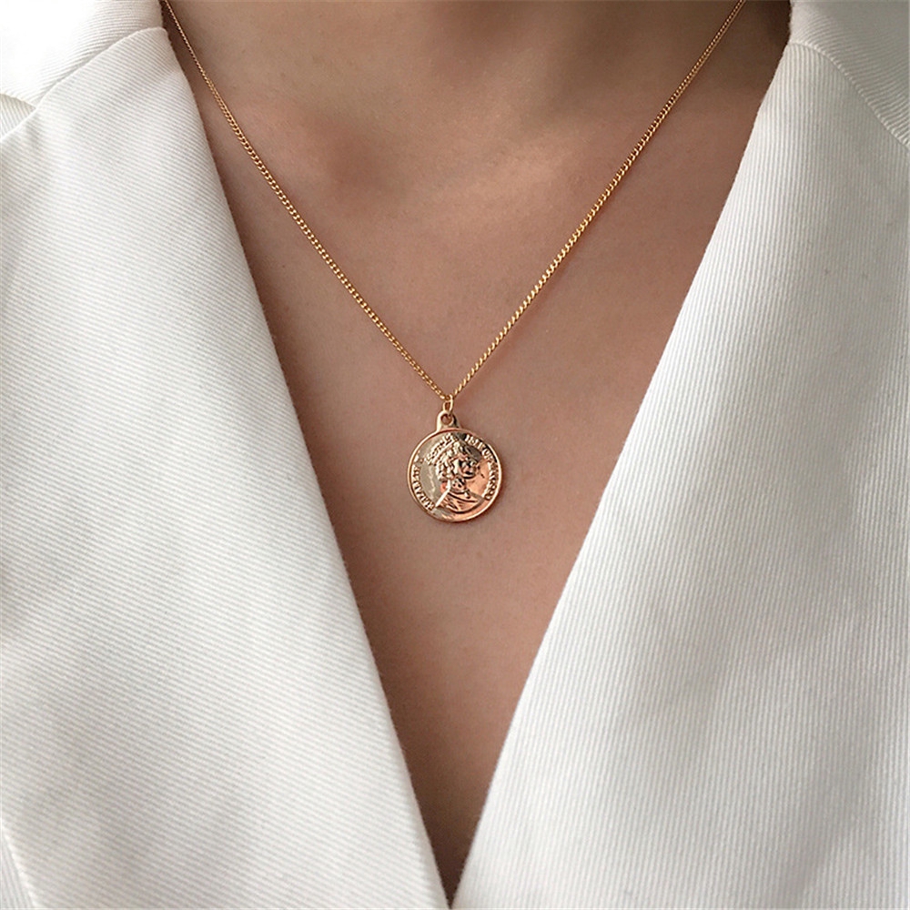 Kalung Multilayer Bentuk Koin Bulat 3 Bentuk Gaya Retro Hip Hop Untuk Wanita