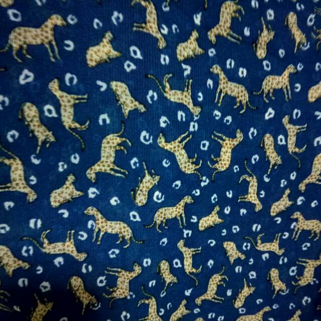 Jilbab segi empat motif macan tutul