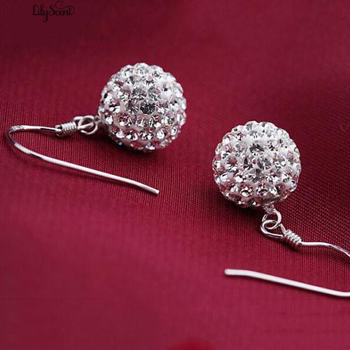 Anting-anting menjuntai Crystal Hook yang terbuat dari kristal perak