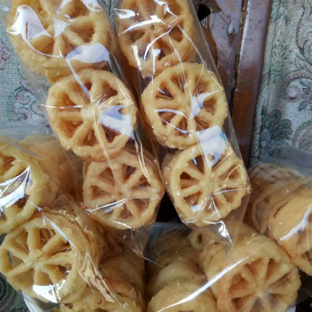 

Kembang goyang wijen ngunah