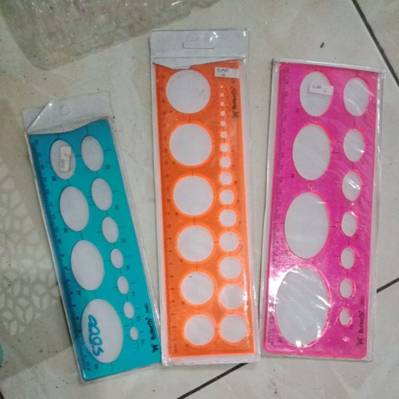 

Penggaris Oval dan Lingkaran 18 cm dan 22 cm