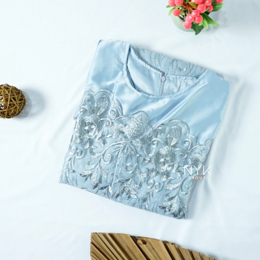 ADA JUMBO LENGKAP 8 WARNA || Dress Maxi Tille Mutiara Bordir 3D Sahita Aura Gown-Grey Standard