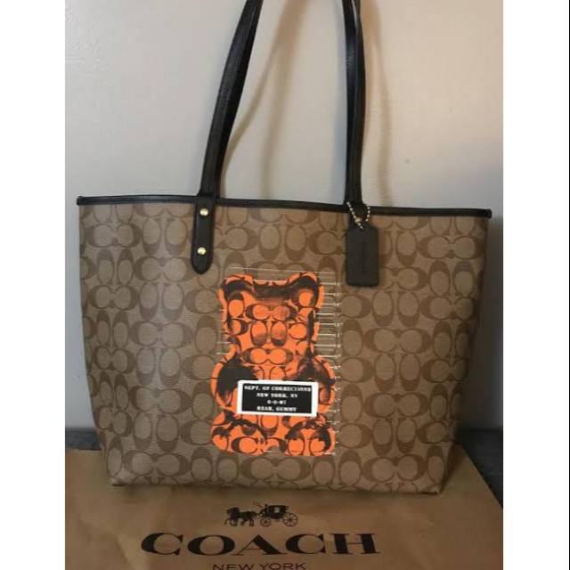COACH Reversible City Tote in Signature With Vandal Gummy tags leather totebag