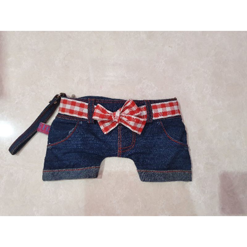 

Tempat Pensil Pencil Case Celana Pendek