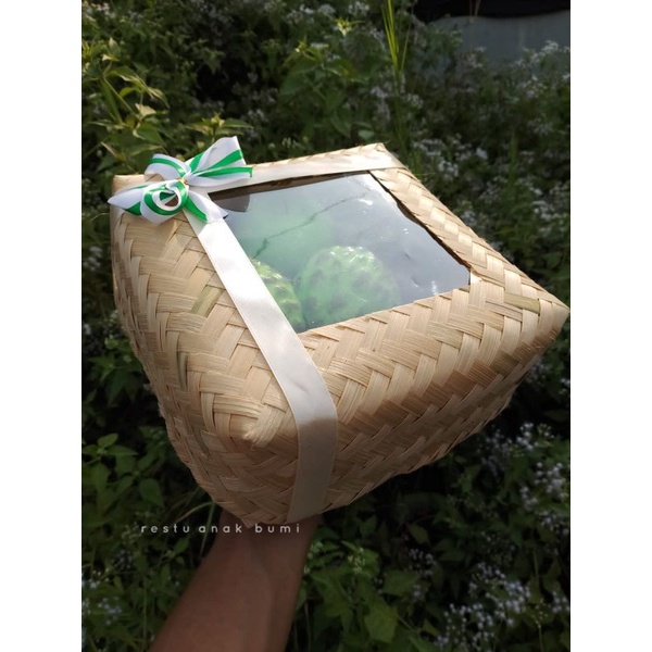 besek mika pita. besek hias. wadah makanan. hantaran. seserahan. sokase. anyaman bambu