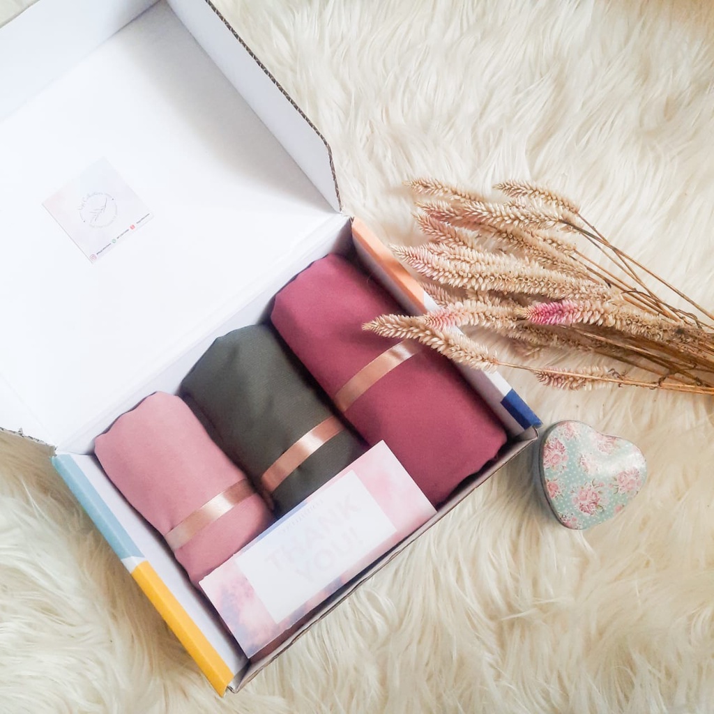 

HAMPERS HIJAB/ GIFTBOX/ BIRTHDAY GIFT/ KADO ULANGTAHUN/WISUDA/WEDDING B