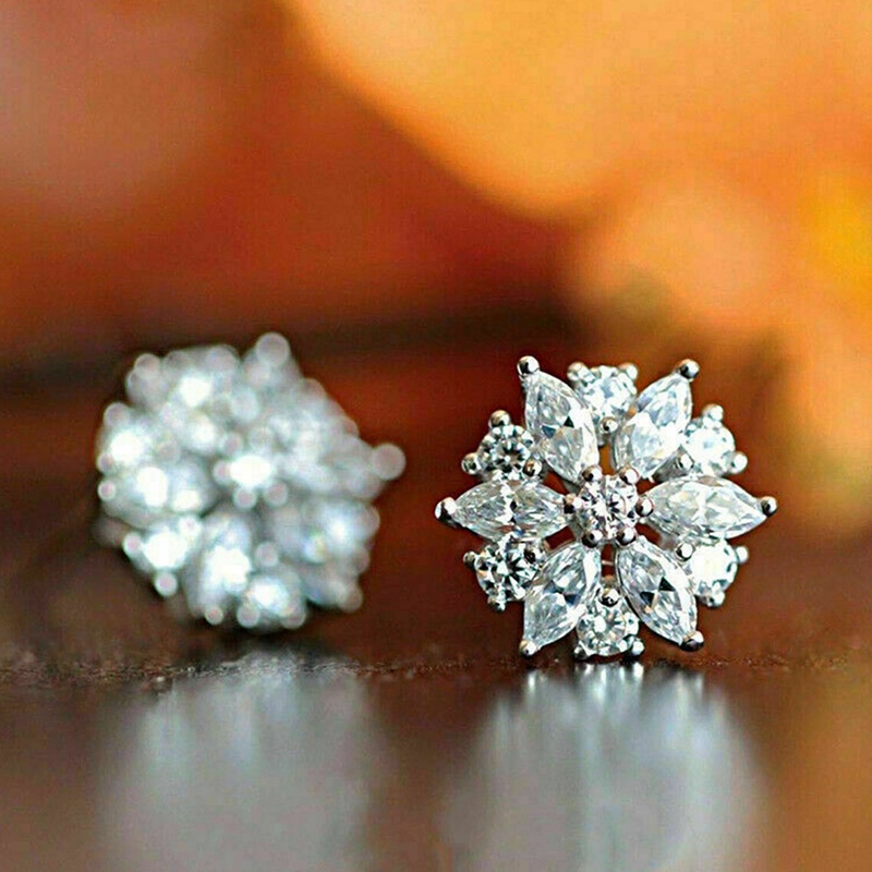 Dazzling Crystal Cubic Zirconia Stud Earrings Delicate Women Wedding Accessories High Quality Silver Color Trendy Jewelry