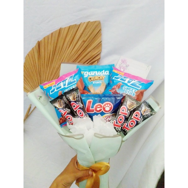 

Bucket snack / bouquet snack / buket snack estetik kualitas premium cocok untuk hadiah graduation/ wisuda / birthday/ ulang tahun