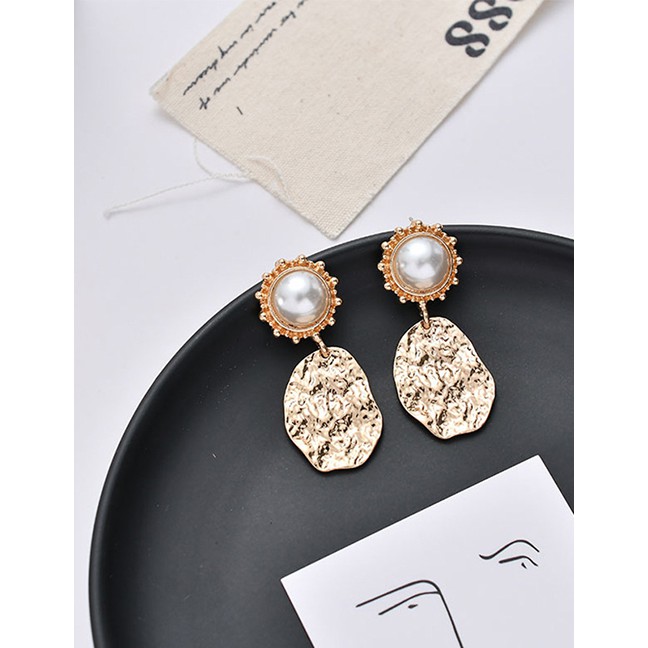 LRC Anting tusuk Fashion Golden Pearl Geometric Irregular Metal Plate Earrings D80662